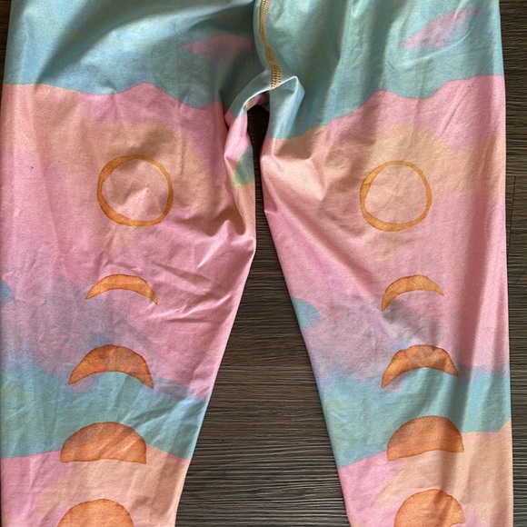 Teeki Leggings Size Small (S) - Picture 5 of 6